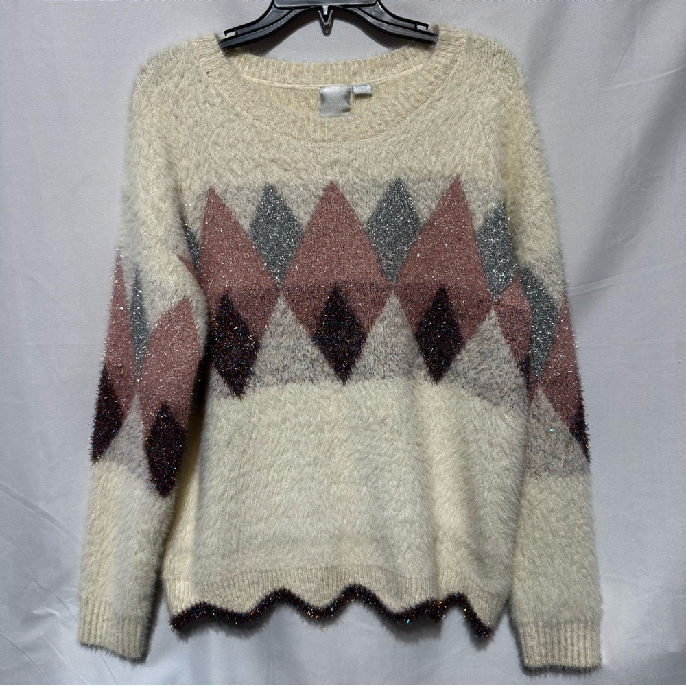 Elegant Cream and Pink Diamond Pattern Sweater